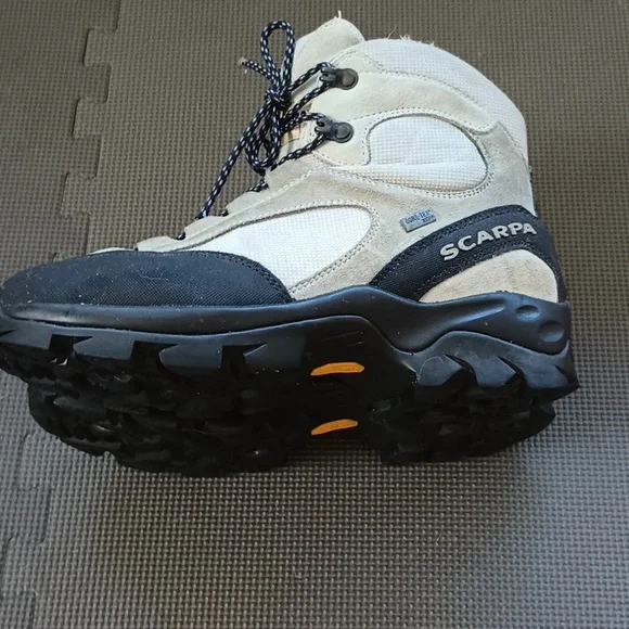 Women's 8.5 Scarpa Hiking Boots - Grey & Black - Picture 6 of 12